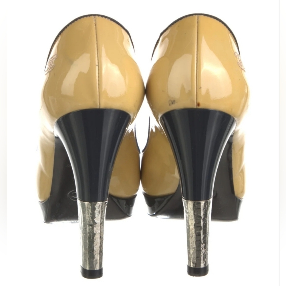 Chanel Interlocking CC Logo Patent Leather Pumps Women's Size: |US 6.5, IT36 - Picture 5 of 7